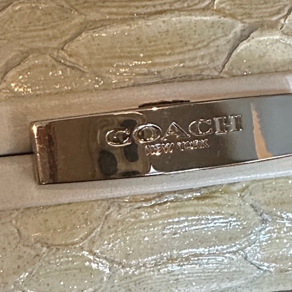 Coach white, ivory gold hardware Madison pinnacle embossed Python with dustcover - Picture 4 of 16